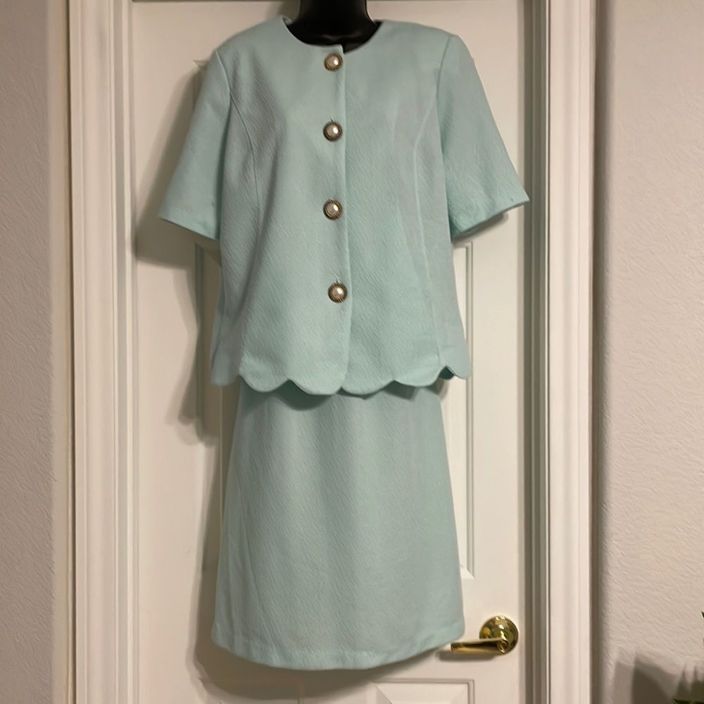 𝅺monochromatic Suit